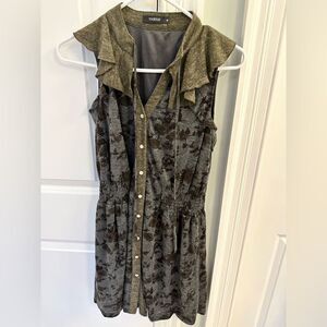 Ladies floral THEME dress size medium.